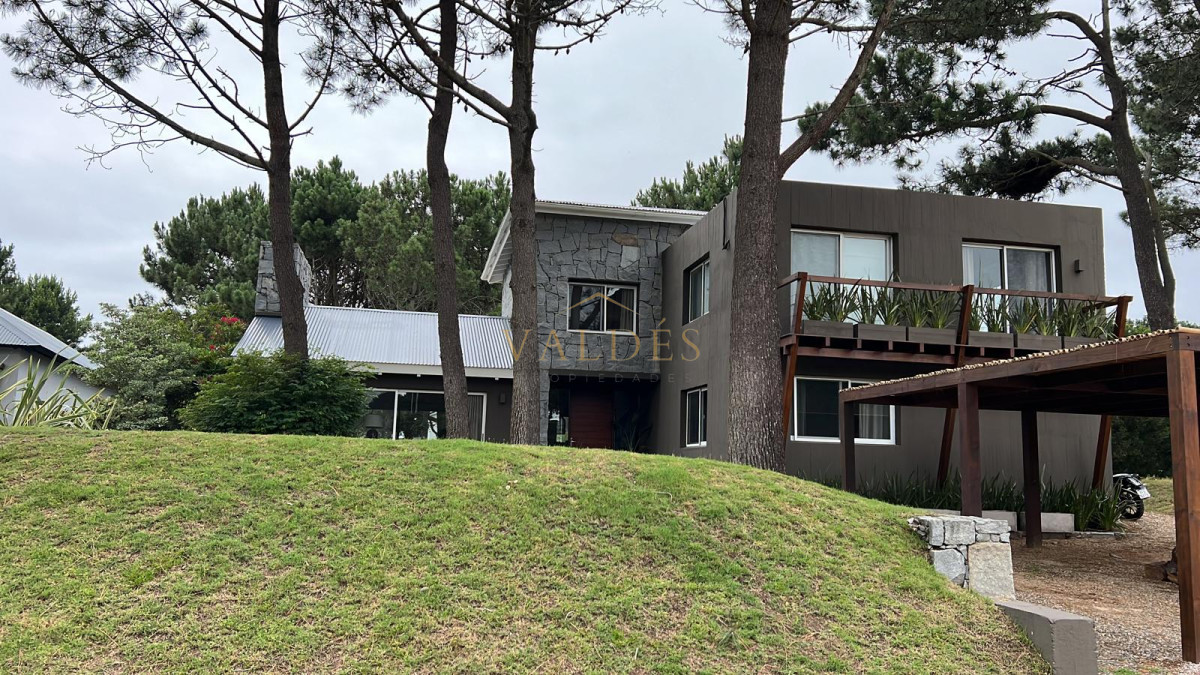 Casa ID.5198 - Excelente casa moderna de 4 Dormitorios más dependencia en barrio privado Pinar del Faro, José Ignacio 