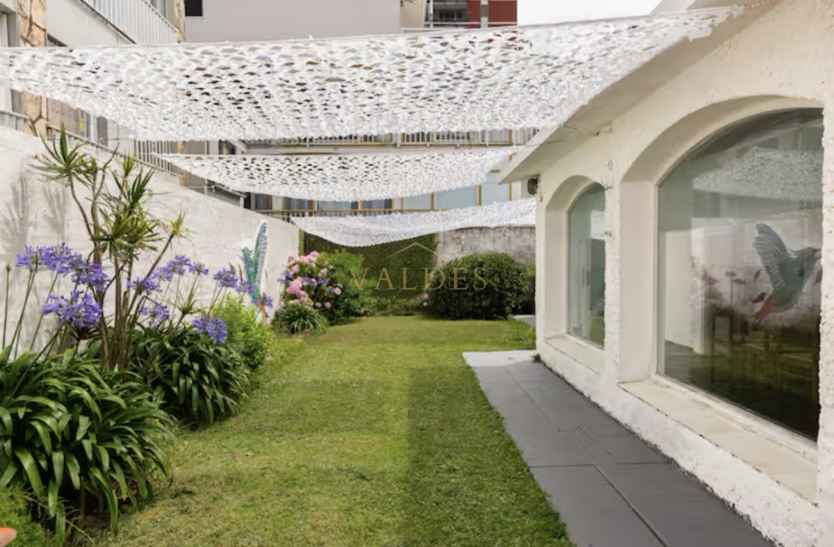 Casa ID.3184 - Gran Casa en Venta sobre el Mar de 5 Dormitorios y Dependencia en Península, Punta del Este
