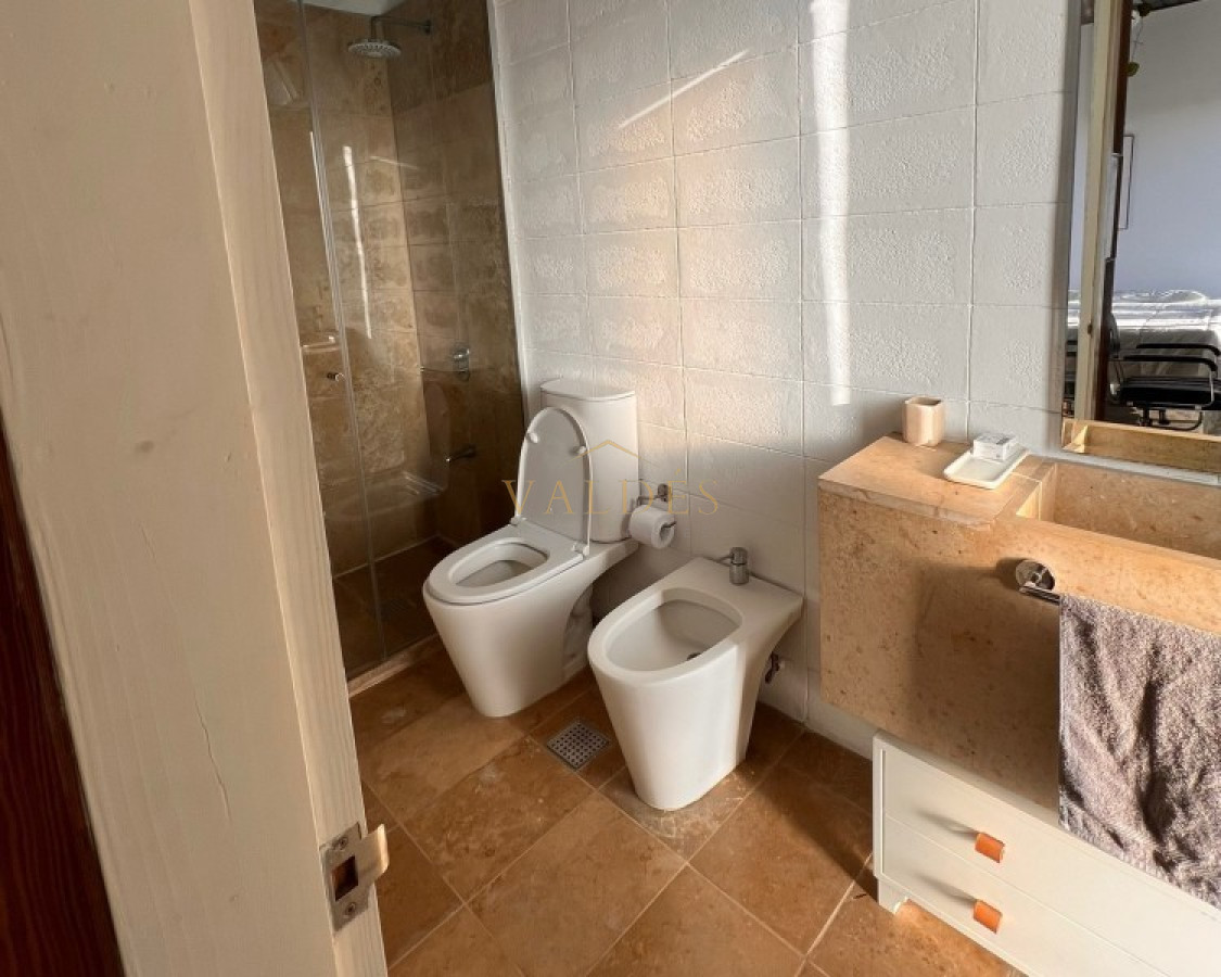 Casa ID.2653 - Venta y alquiler temporario de maravillosa casa a pasos del Mar con cinco dormitorios en suite, Punta Piedras, Manantiales