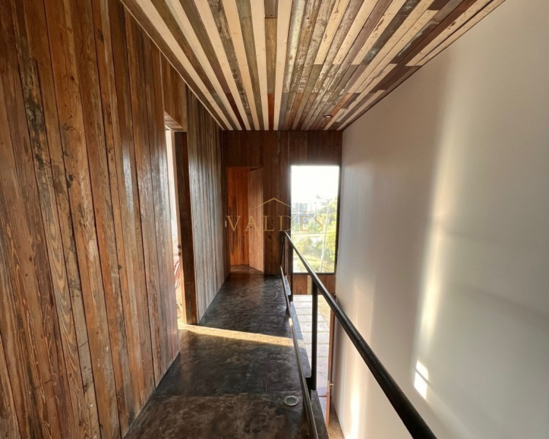 Casa ID.2653 - Venta y alquiler temporario de maravillosa casa a pasos del Mar con cinco dormitorios en suite, Punta Piedras, Manantiales
