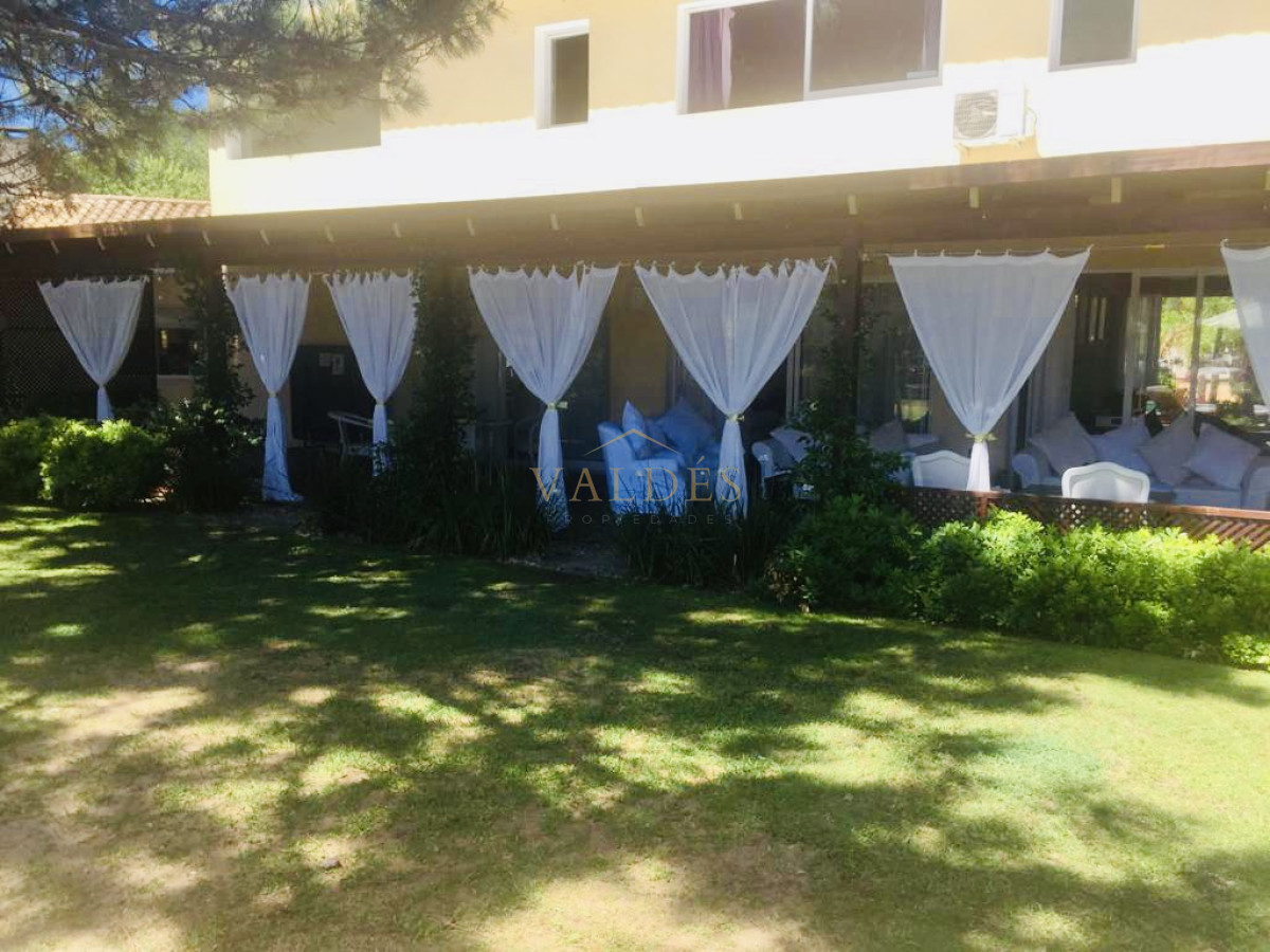 Casa ID.3224 - Excelente Casa de 5 Dormitorios en Barrio Privado La Arbolada, Punta del Este