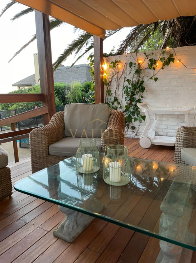 Casa ID.1576 - Excelente Casa de 4 Dormitorios y Piscina a una Cuadra del Mar 