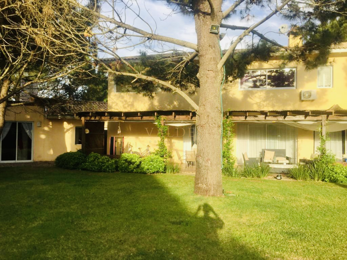 Casa ID.3224 - Excelente Casa de 5 Dormitorios en Barrio Privado La Arbolada, Punta del Este