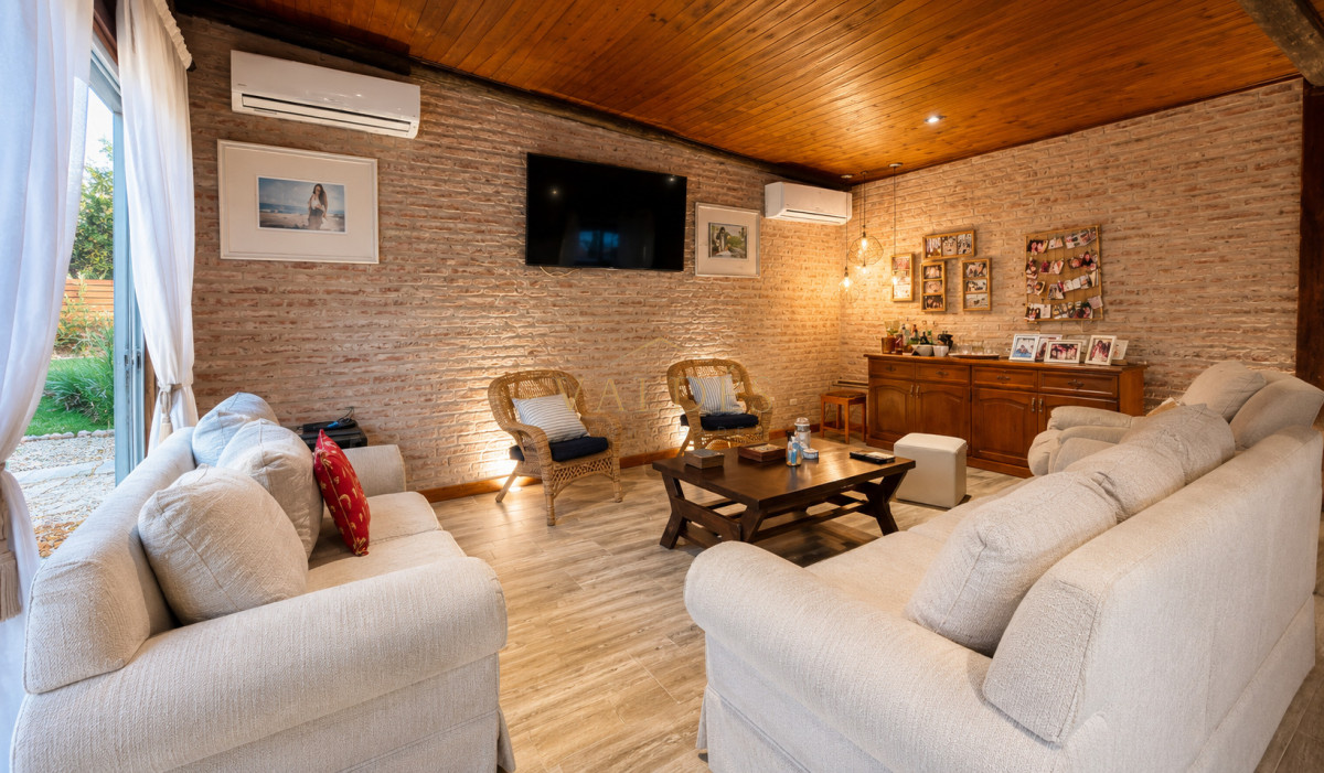 Casa ID.3224 - Excelente Casa de 5 Dormitorios en Barrio Privado La Arbolada, Punta del Este