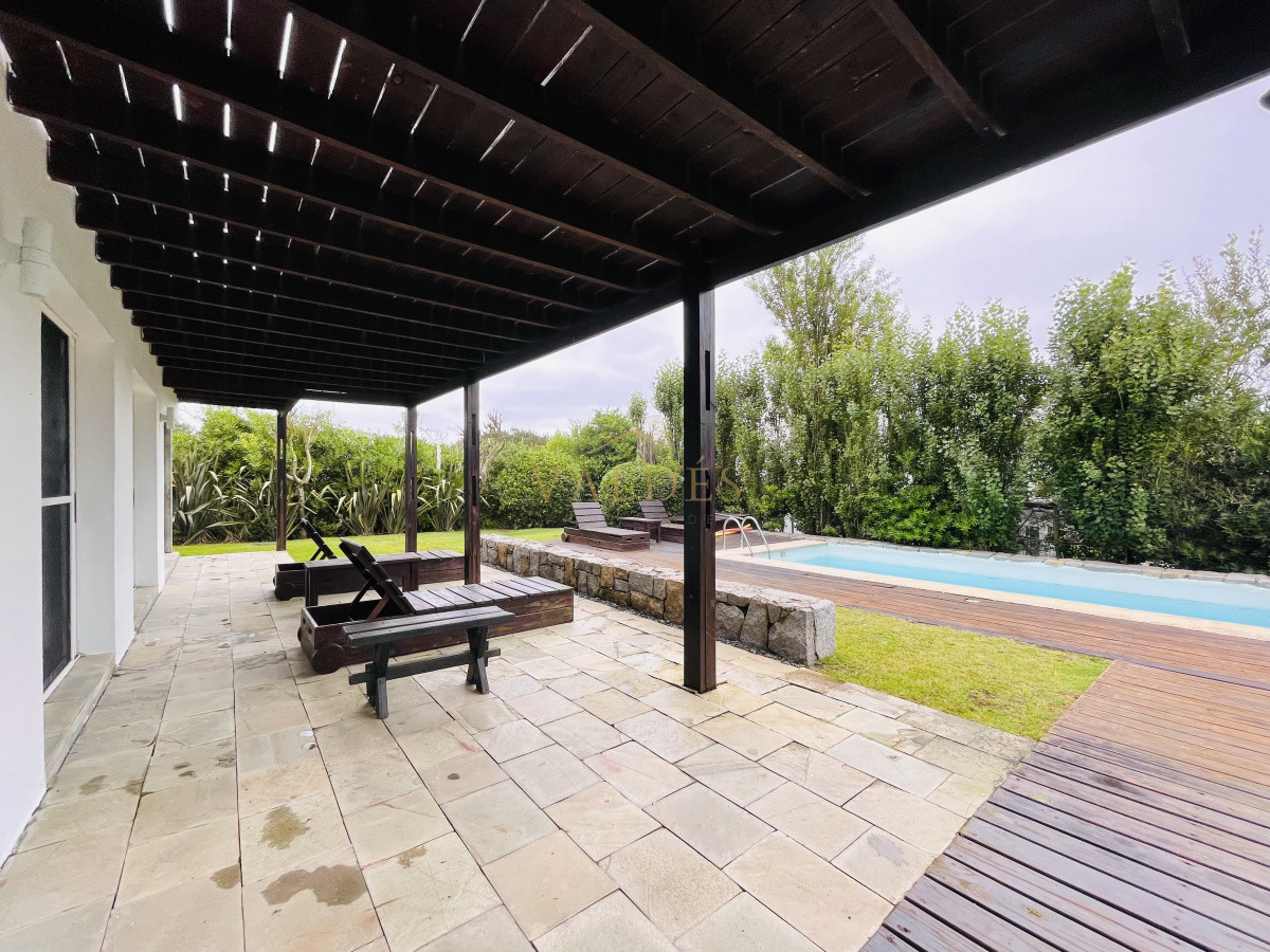 Casa ID.5017 - Excelente Casa de 5 Dormitorios en Manantiales, Punta del Este