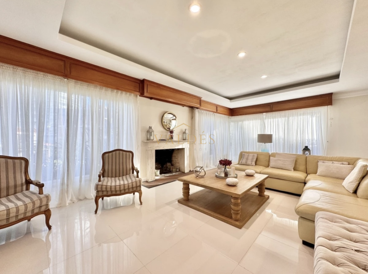 Casa ID.4585 - Moderna Casa de 4 Dormitorios en Playa Mansa a 150 metros del Mar