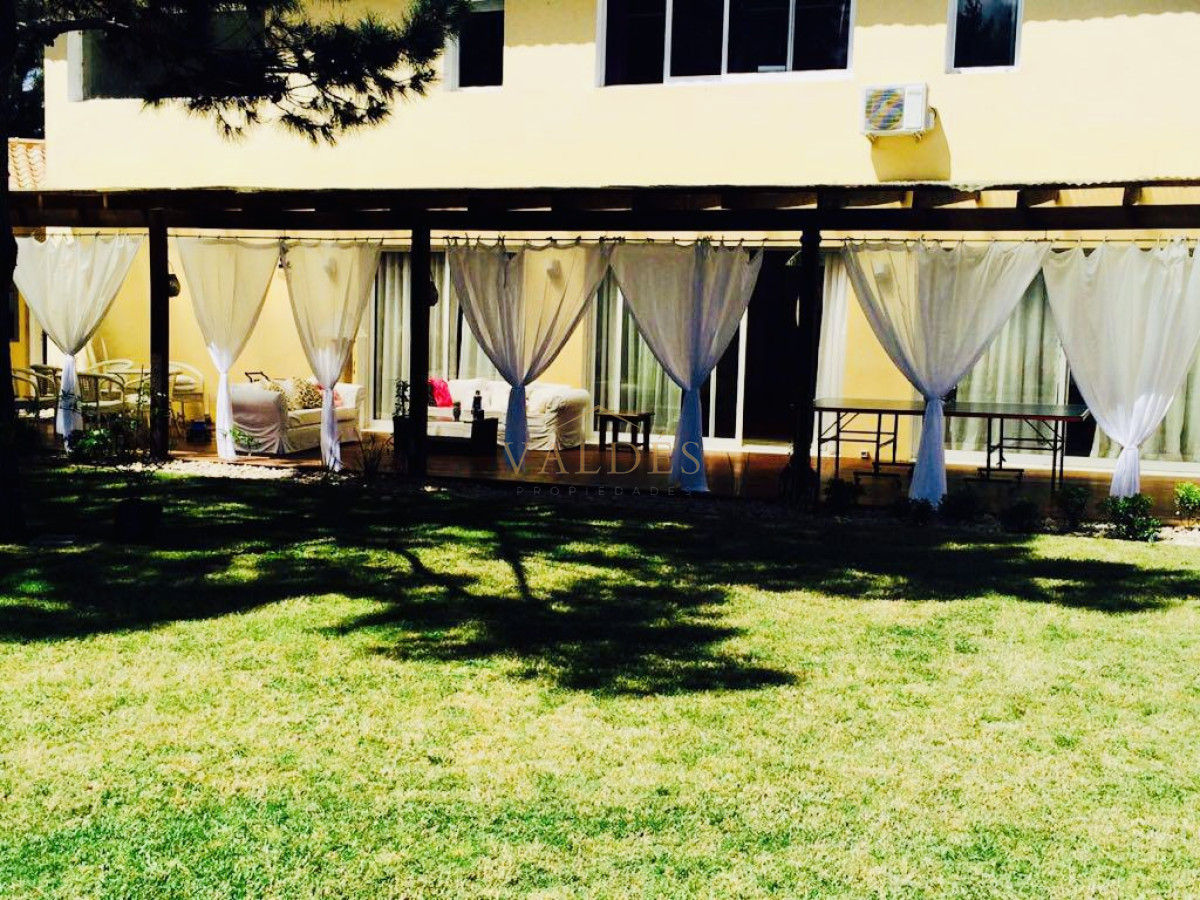 Casa ID.3224 - Excelente Casa de 5 Dormitorios en Barrio Privado La Arbolada, Punta del Este