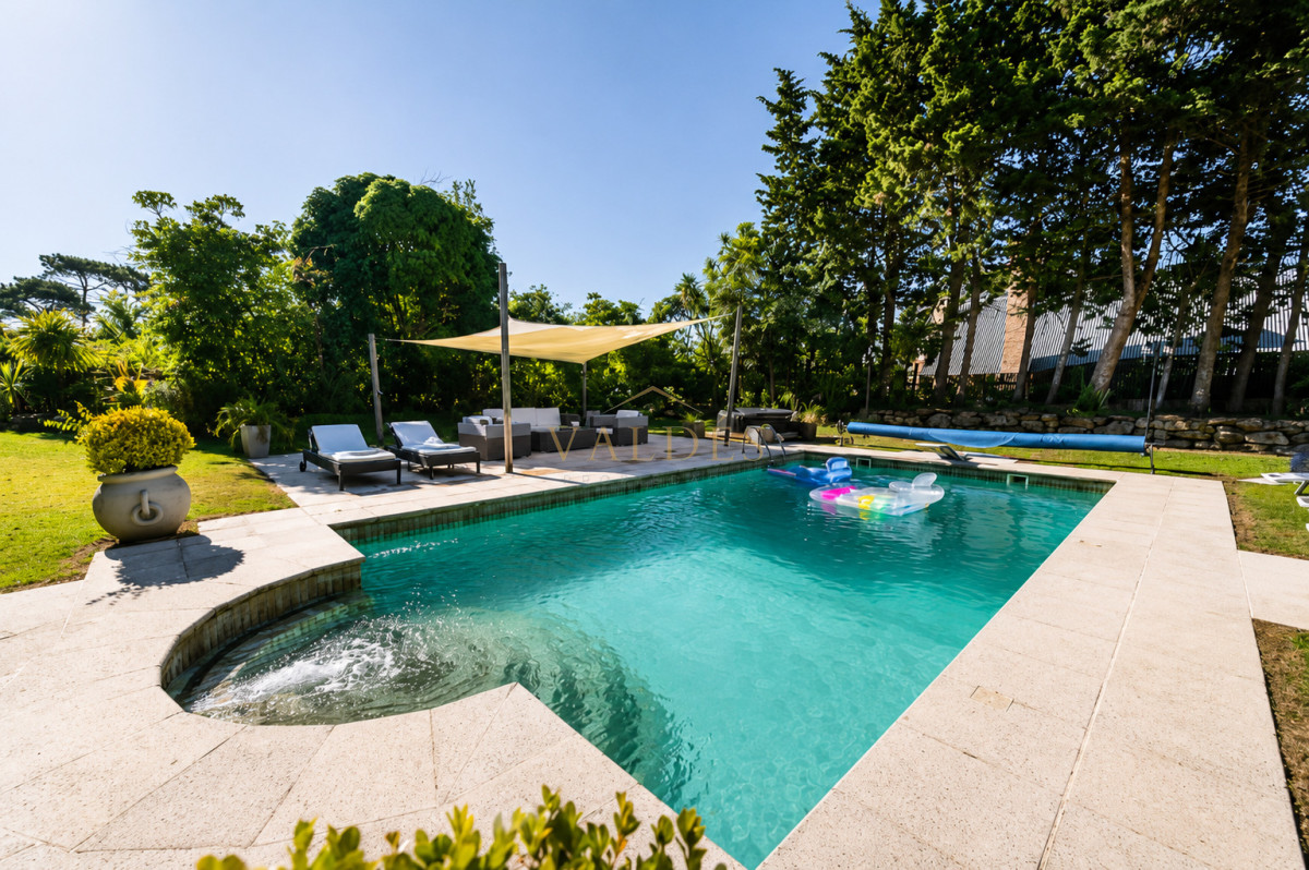 Casa ID.5387 - Exclusiva casa en Beverly Hills, Punta del Este, 5 Dormitorios, Piscina, Parrillero y Gran Parque