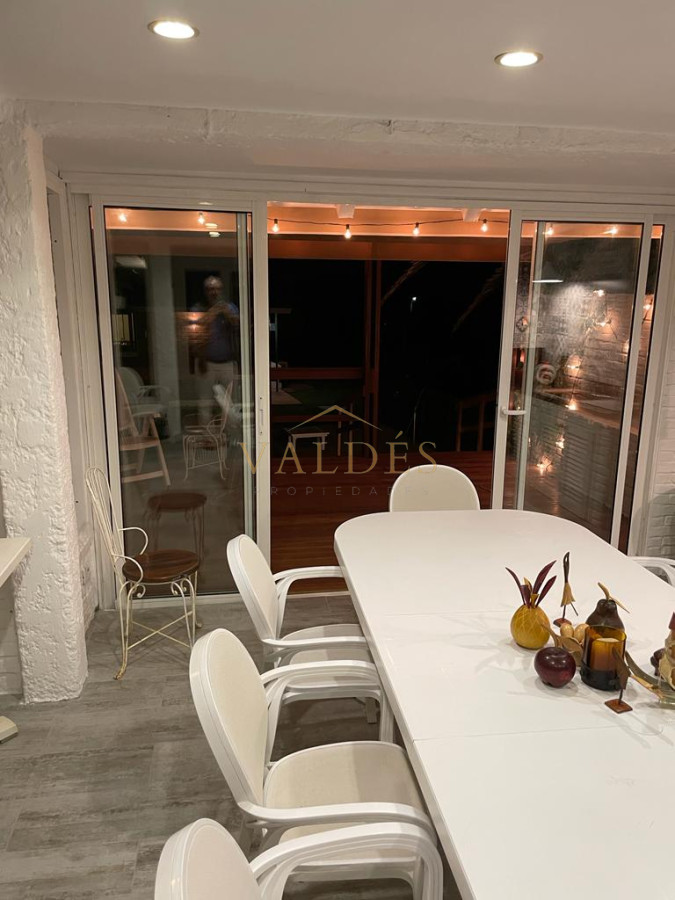 Casa ID.1576 - Excelente Casa de 4 Dormitorios y Piscina a una Cuadra del Mar 