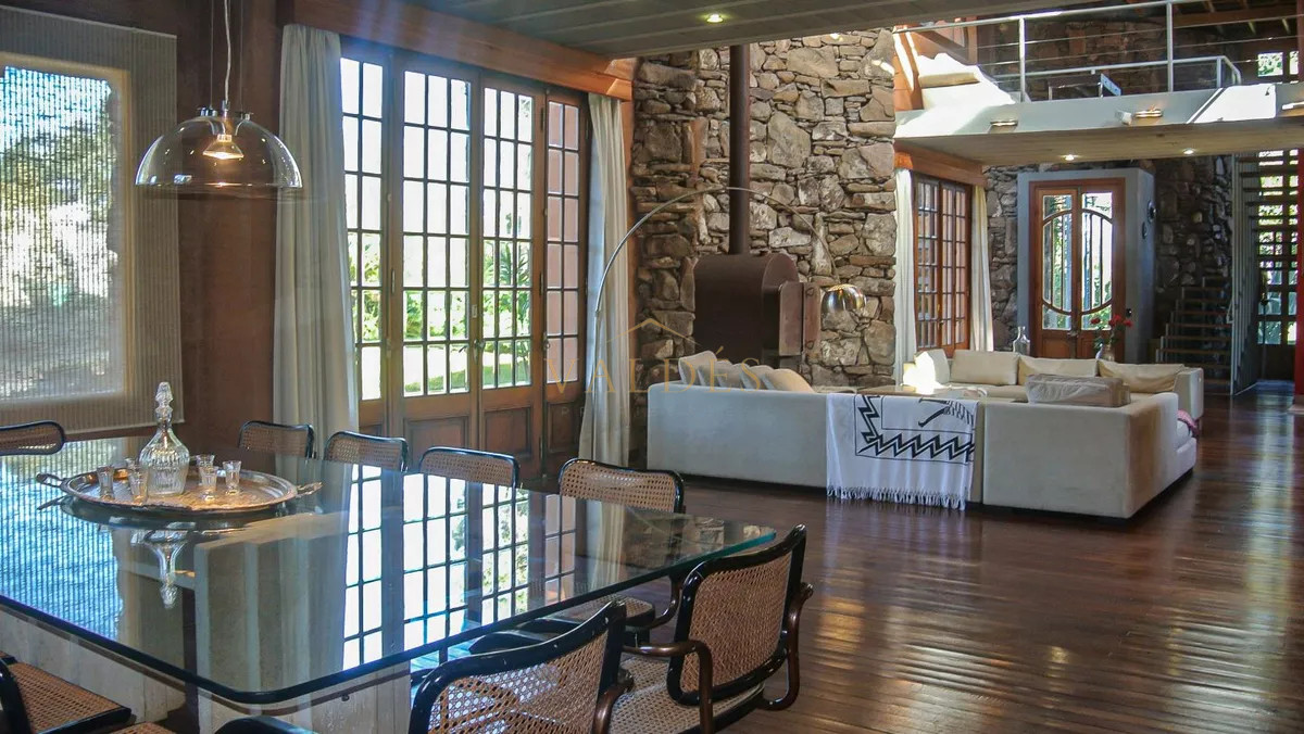 Casa ID.4999 - Excelente Casa de 5 Dormitorios, Piscina y Barbacoa en Barrio Privado, Punta del Este