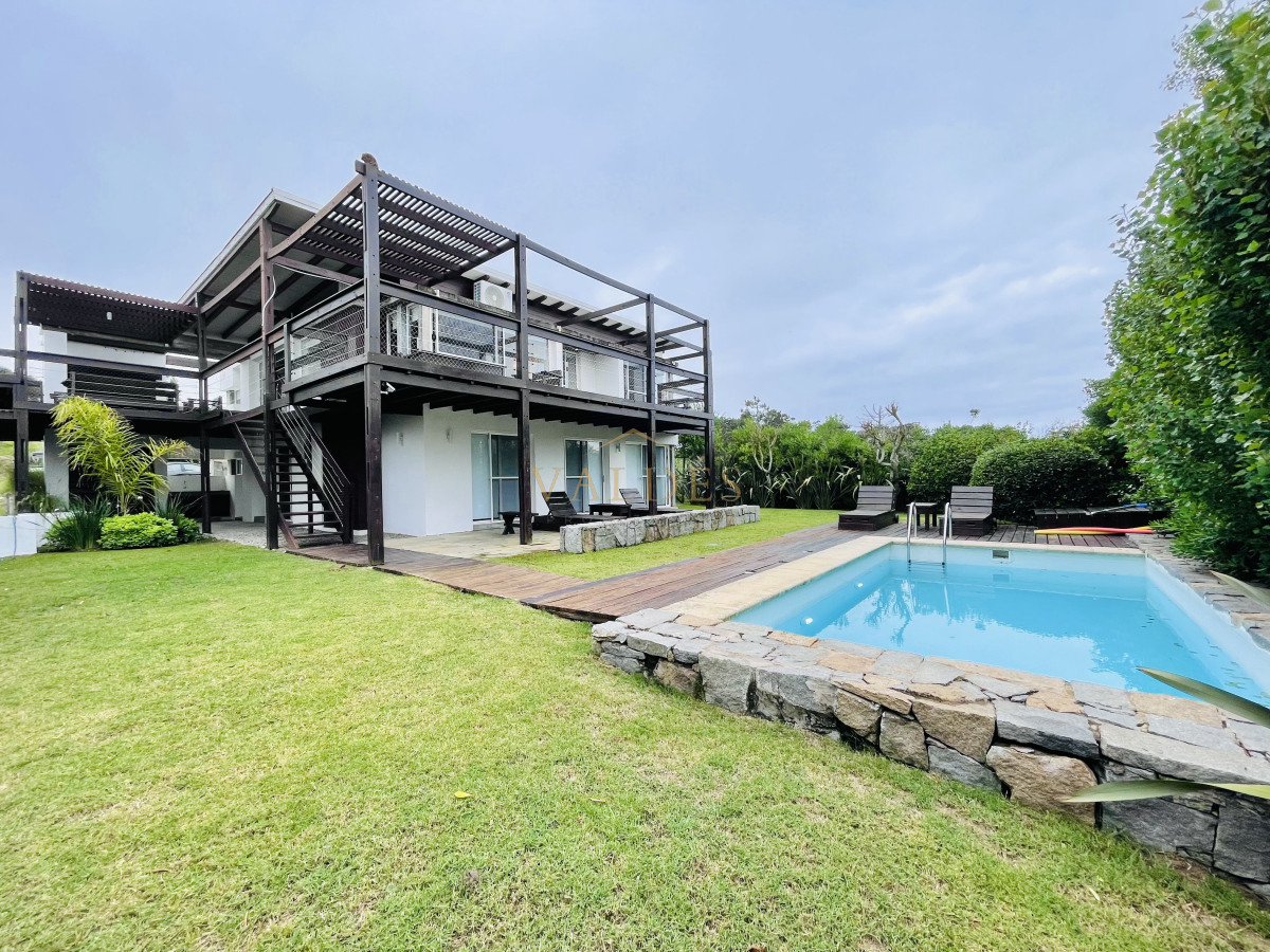 Casa ID.5017 - Excelente Casa de 5 Dormitorios en Manantiales, Punta del Este