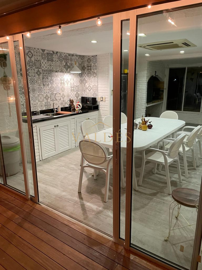 Casa ID.1576 - Excelente Casa de 4 Dormitorios y Piscina a una Cuadra del Mar 