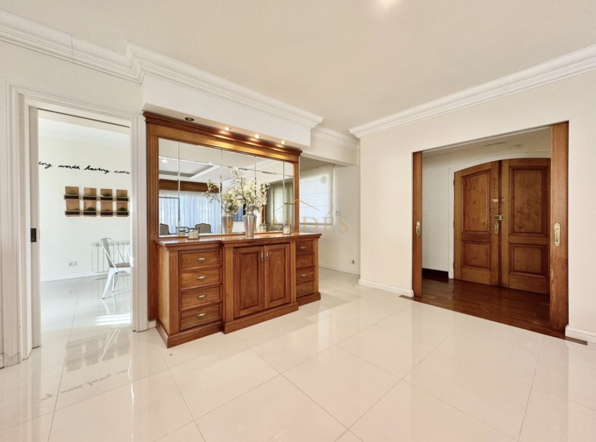 Casa ID.4585 - Moderna Casa de 4 Dormitorios en Playa Mansa a 150 metros del Mar