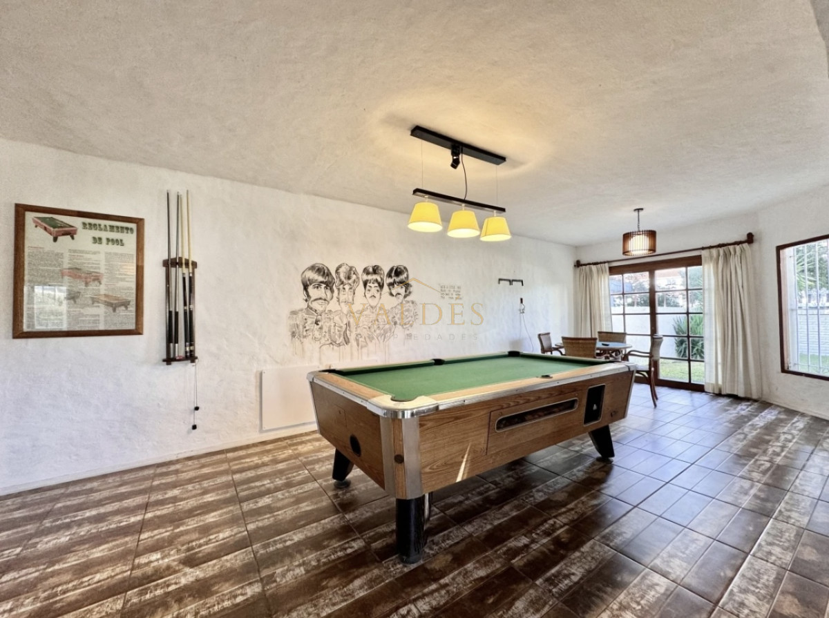 Casa ID.4585 - Moderna Casa de 4 Dormitorios en Playa Mansa a 150 metros del Mar