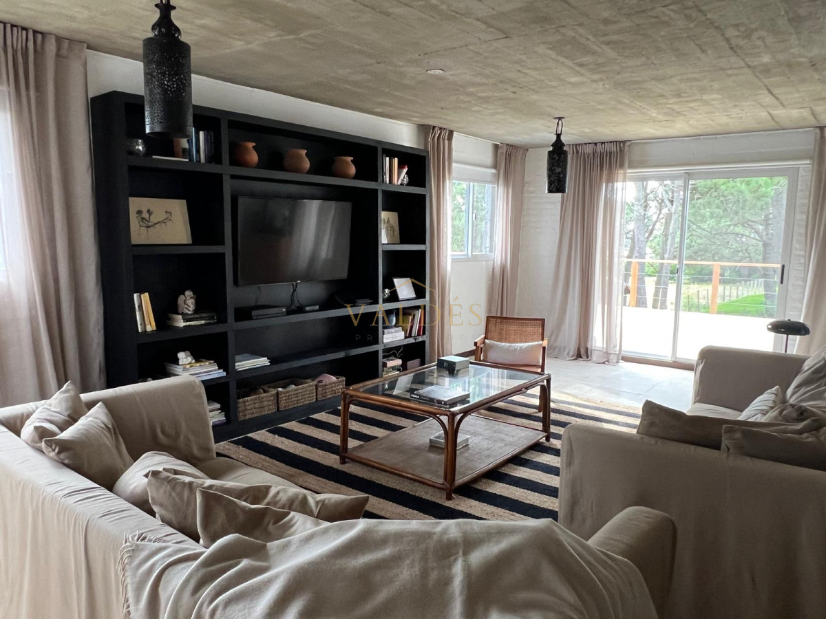 Casa ID.5198 - Excelente casa moderna de 4 Dormitorios más dependencia en barrio privado Pinar del Faro, José Ignacio 