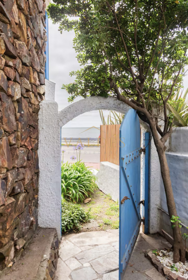 Casa ID.3184 - Gran Casa en Venta sobre el Mar de 5 Dormitorios y Dependencia en Península, Punta del Este