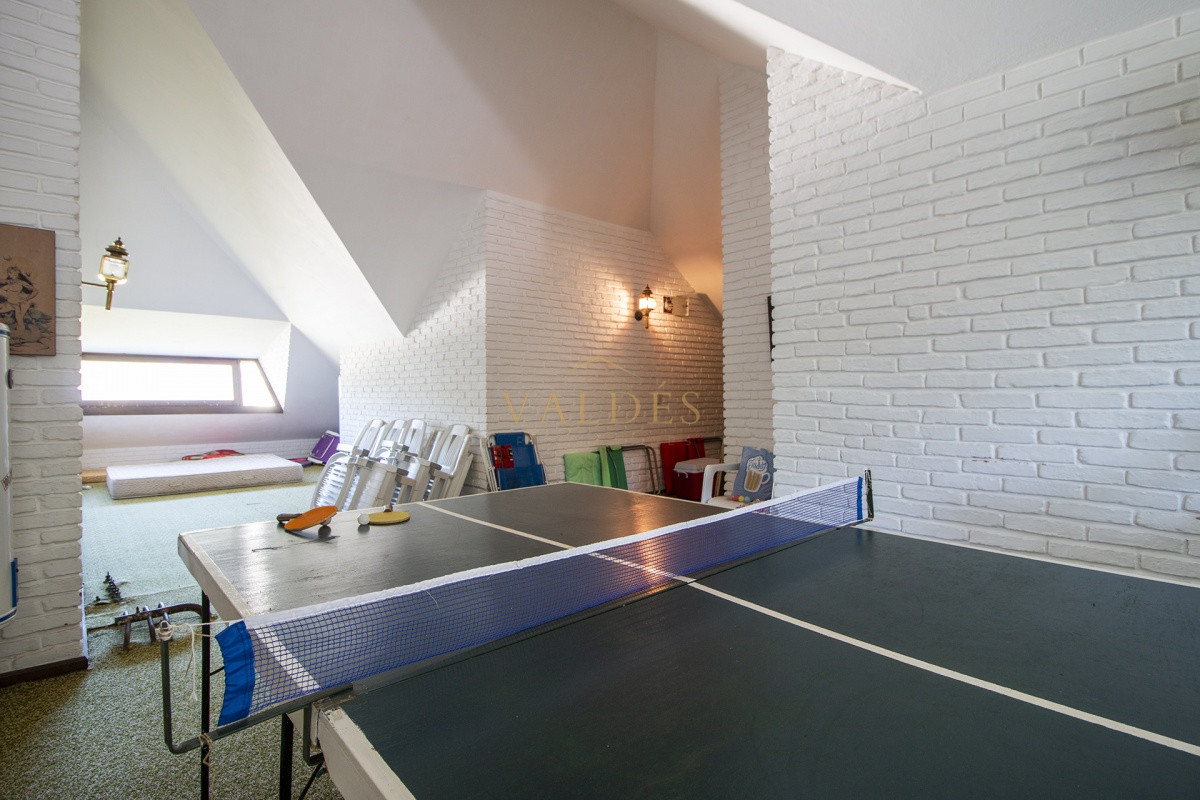 Casa ID.1689 - Venta de casa de 4 dormitorios más dependencia y hermosa piscina con gran parque en Playa Mansa, Punta del Este