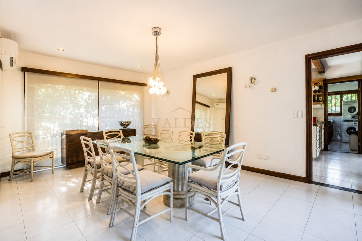 Casa ID.5387 - Exclusiva casa en Beverly Hills, Punta del Este, 5 Dormitorios, Piscina, Parrillero y Gran Parque