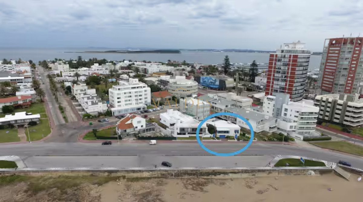 Casa ID.3184 - Gran Casa en Venta sobre el Mar de 5 Dormitorios y Dependencia en Península, Punta del Este