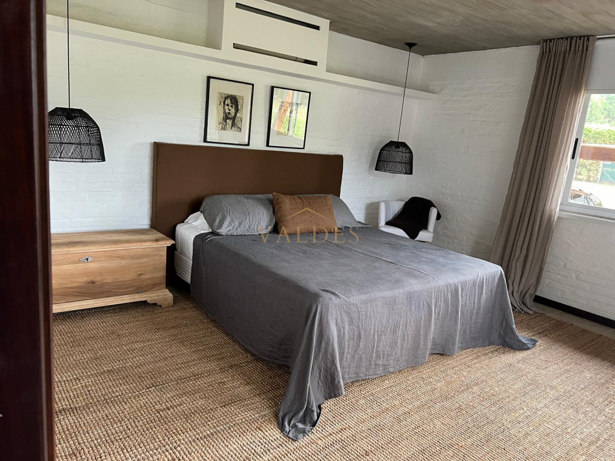 Casa ID.5198 - Excelente casa moderna de 4 Dormitorios más dependencia en barrio privado Pinar del Faro, José Ignacio 