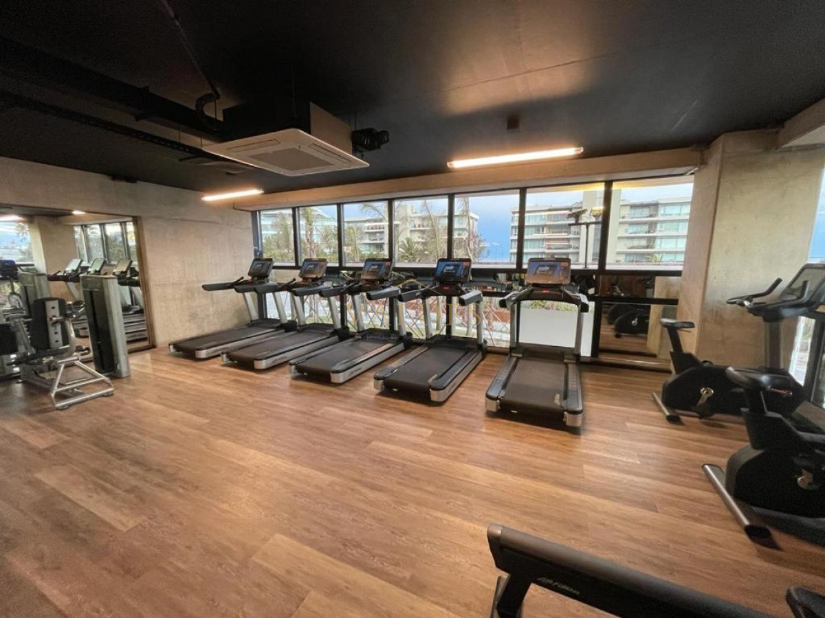 Apartamento ID.5382 - Espectacular Apartamento de 2 Dormitorios y Medio, piso alto, Torre Surfside, Punta del Este