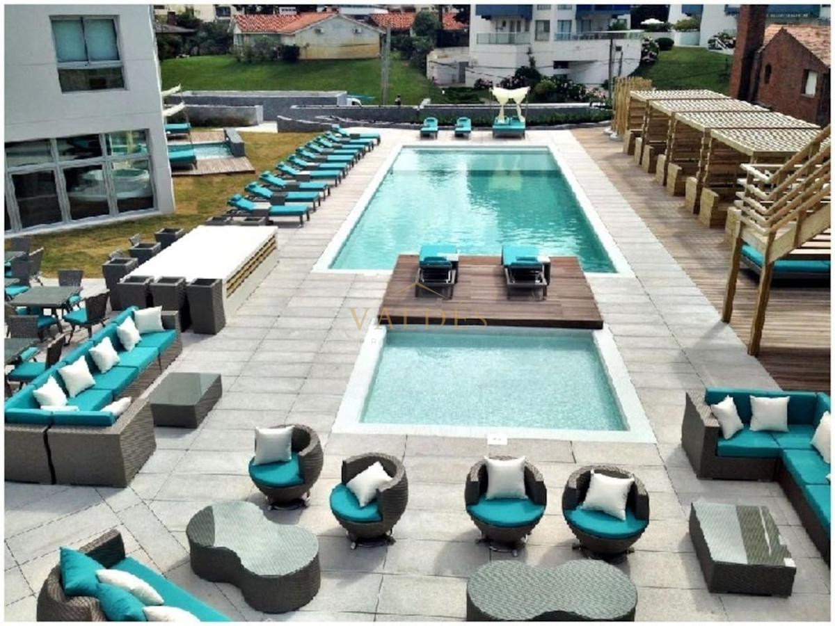 Apartamento ID.1082 - Apartamento de 2 Dormitorios en Playa Brava con Vista al Mar - Venta