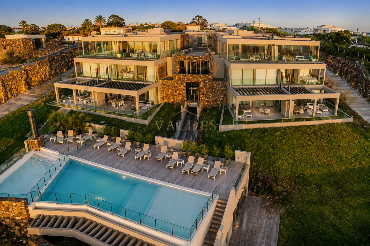 Apartamento ID.5432 - Apartamento de 3 Dormitorios, Parrillero de uso exclusivo y Jardín en Punta Ballena, Punta del Este