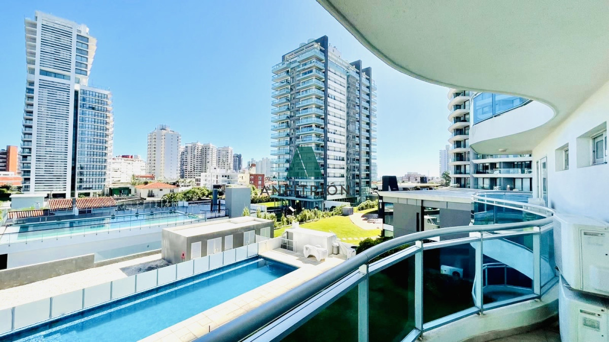 Apartamento ID.180 - Apartamento de 1 Dormitorio en Torre con Servicios, Cerca del Mar - Alquiler Anual, Punta del Este