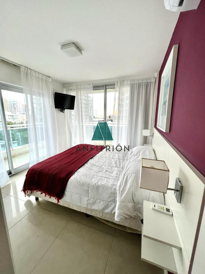 Apartamento ID.180 - Apartamento de 1 Dormitorio en Torre con Servicios, Cerca del Mar - Alquiler Anual, Punta del Este