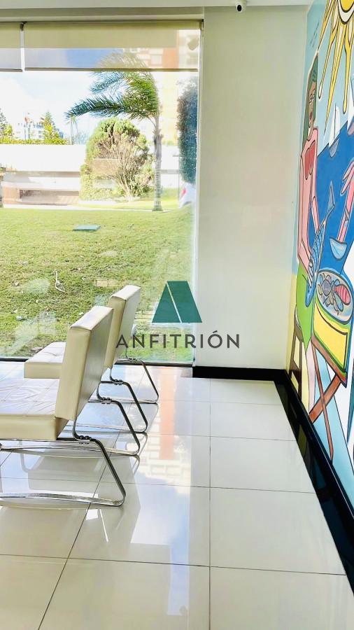 Apartamento ID.180 - Apartamento de 1 Dormitorio en Torre con Servicios, Cerca del Mar - Alquiler Anual, Punta del Este