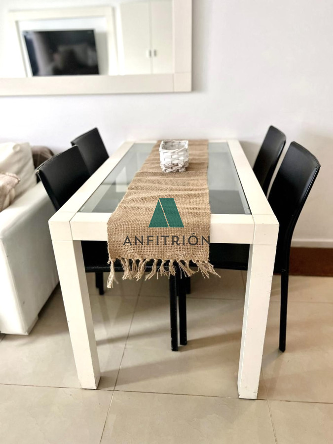 Apartamento ID.180 - Apartamento de 1 Dormitorio en Torre con Servicios, Cerca del Mar - Alquiler Anual, Punta del Este