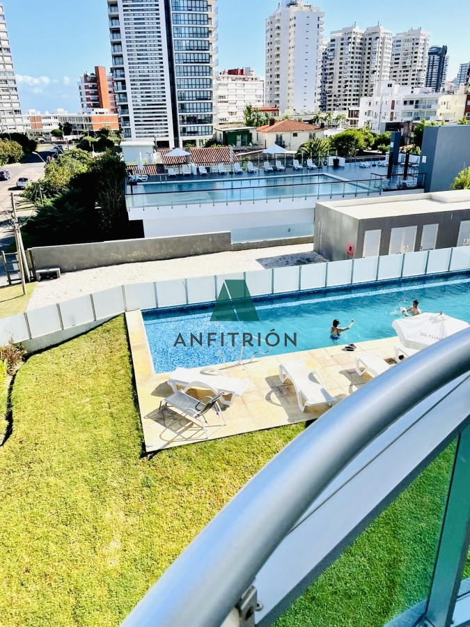 Apartamento ID.180 - Apartamento de 1 Dormitorio en Torre con Servicios, Cerca del Mar - Alquiler Anual, Punta del Este