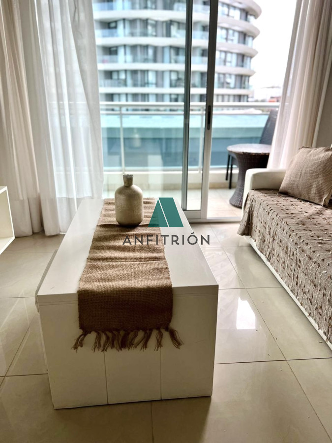 Apartamento ID.180 - Apartamento de 1 Dormitorio en Torre con Servicios, Cerca del Mar - Alquiler Anual, Punta del Este