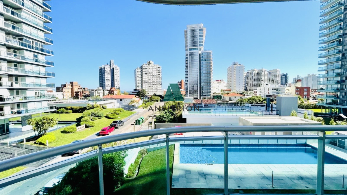 Apartamento ID.180 - Apartamento de 1 Dormitorio en Torre con Servicios, Cerca del Mar - Alquiler Anual, Punta del Este