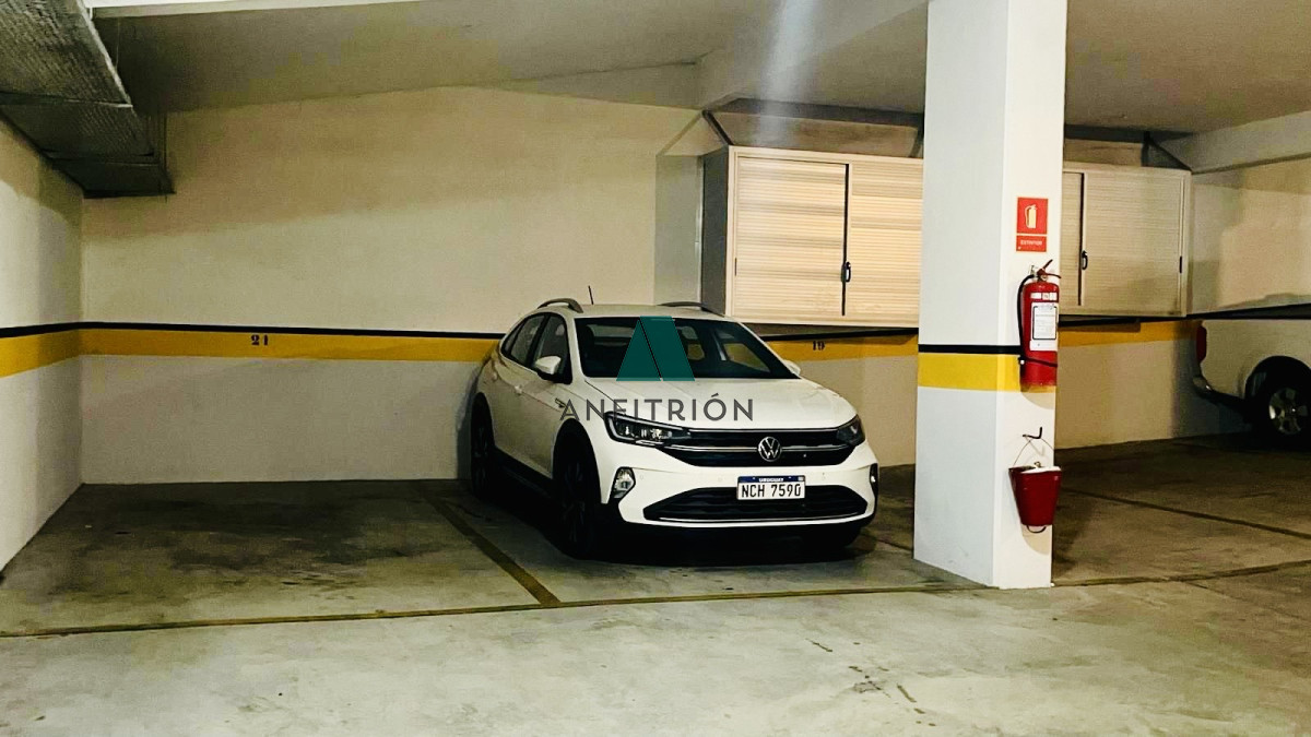 Apartamento ID.180 - Apartamento de 1 Dormitorio en Torre con Servicios, Cerca del Mar - Alquiler Anual, Punta del Este