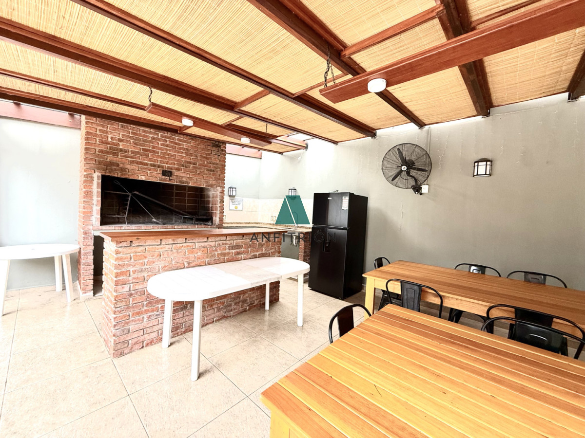 Apartamento ID.585 - Apartamento en venta playa Mansa de 4 dormitorios y amplia terraza con parrillero propio 