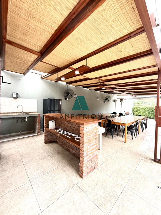 Apartamento ID.585 - Apartamento en venta playa Mansa de 4 dormitorios y amplia terraza con parrillero propio 