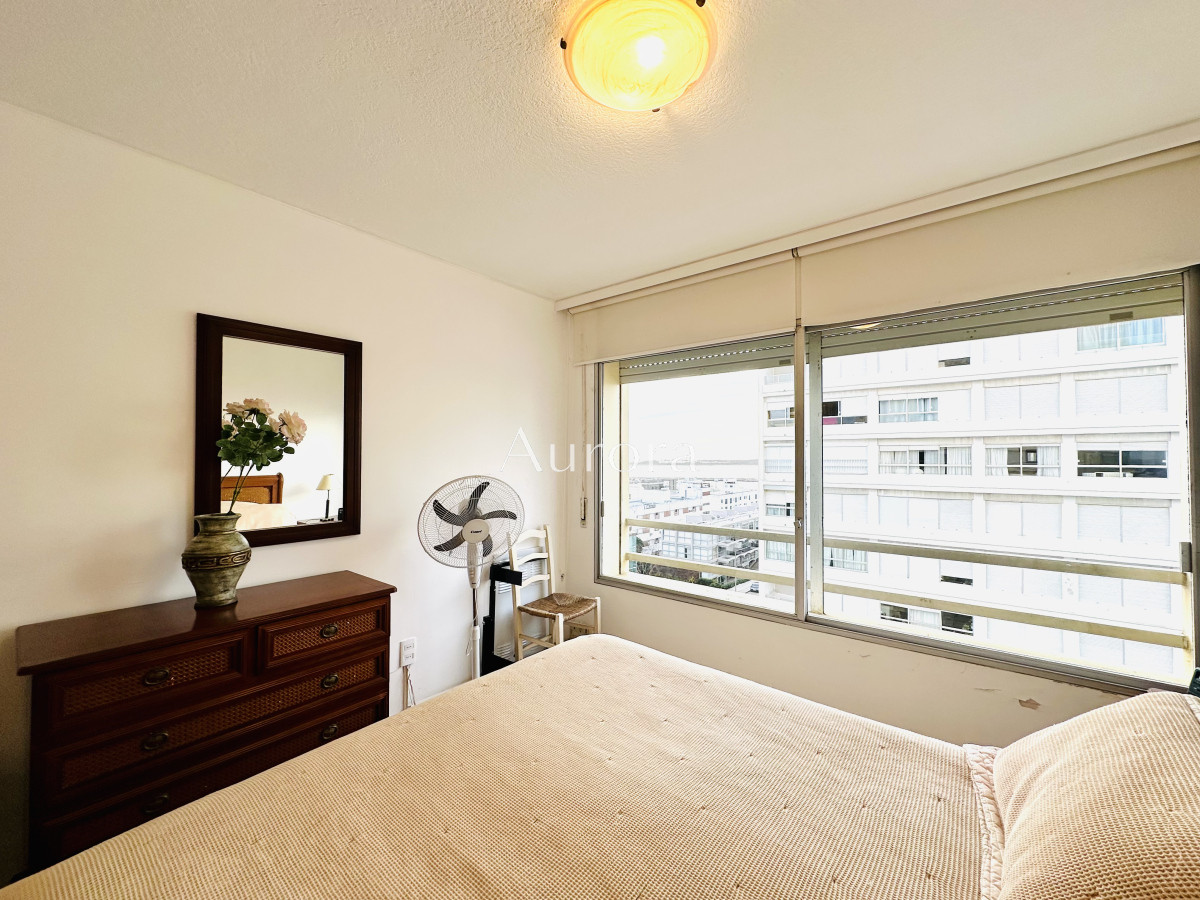 Apartamento ID.40 - Venta de apartamento en Península de Punta del este con 3 dormitorios y 2 baños reciclado 