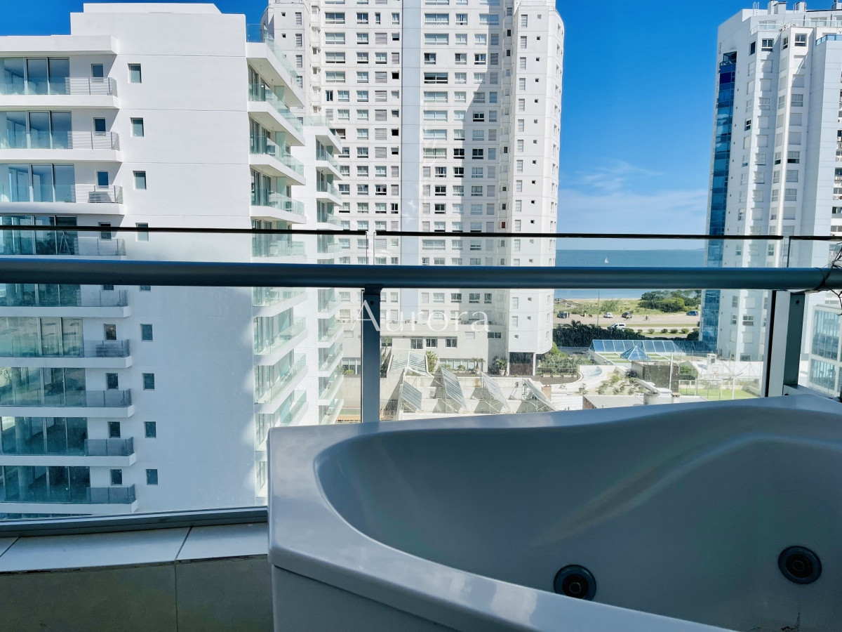 Apartamento ID.88 - Apartamento de 2 Dormitorios a metros del mar y torre moderna, playa Mansa, Punta del Este