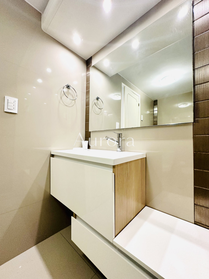 Apartamento ID.40 - Venta de apartamento en Península de Punta del este con 3 dormitorios y 2 baños reciclado 