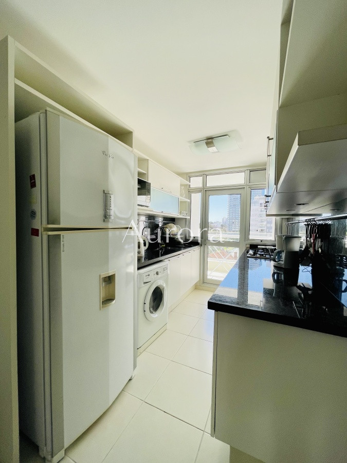 Apartamento ID.88 - Apartamento de 2 Dormitorios a metros del mar y torre moderna, playa Mansa, Punta del Este