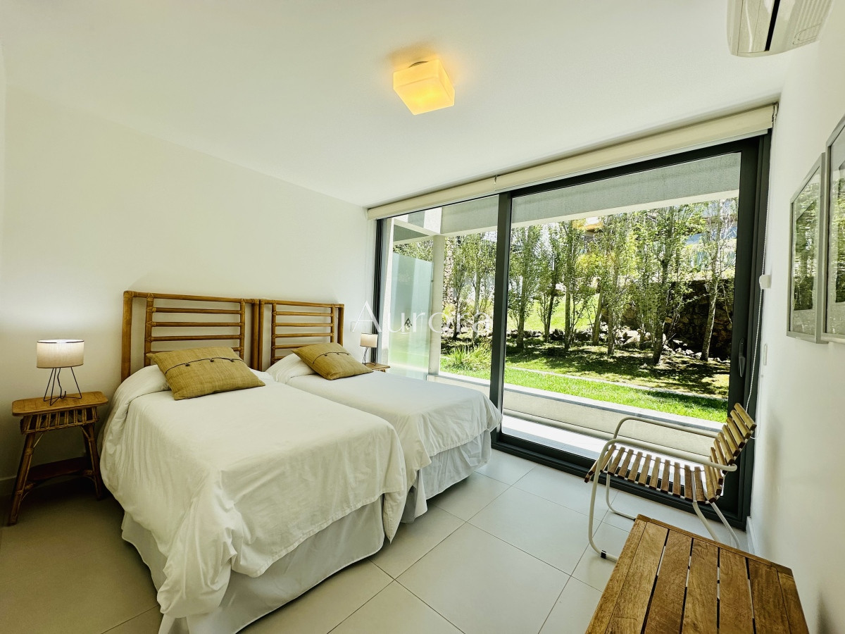 Apartamento ID.31 - Venta y Alquiler temporario de apartamento moderno de dos dormitorios con parrillero en Punta Ballena