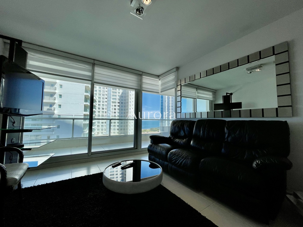 Apartamento ID.88 - Apartamento de 2 Dormitorios a metros del mar y torre moderna, playa Mansa, Punta del Este