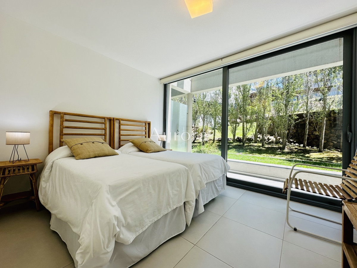 Apartamento ID.31 - Venta y Alquiler temporario de apartamento moderno de dos dormitorios con parrillero en Punta Ballena