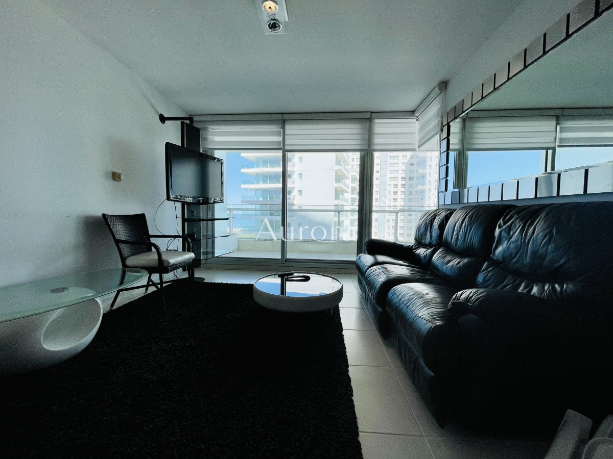 Apartamento ID.88 - Apartamento de 2 Dormitorios a metros del mar y torre moderna, playa Mansa, Punta del Este