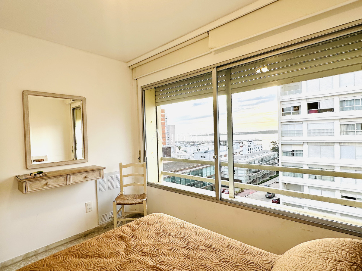 Apartamento ID.40 - Venta de apartamento en Península de Punta del este con 3 dormitorios y 2 baños reciclado 