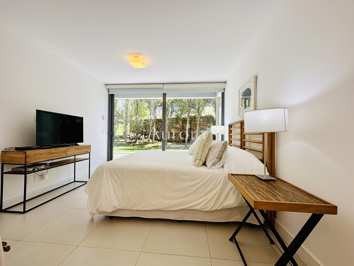 Apartamento ID.31 - Venta y Alquiler temporario de apartamento moderno de dos dormitorios con parrillero en Punta Ballena