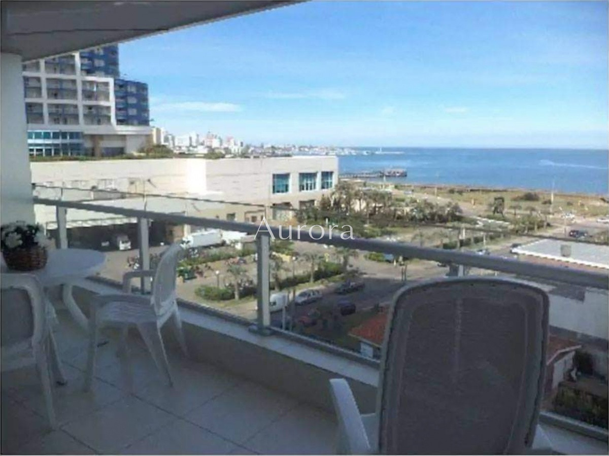 Apartamento ID.88 - Apartamento de 2 Dormitorios a metros del mar y torre moderna, playa Mansa, Punta del Este