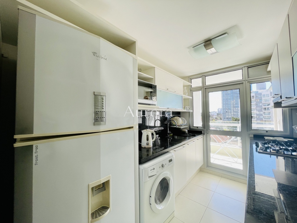 Apartamento ID.88 - Apartamento de 2 Dormitorios a metros del mar y torre moderna, playa Mansa, Punta del Este