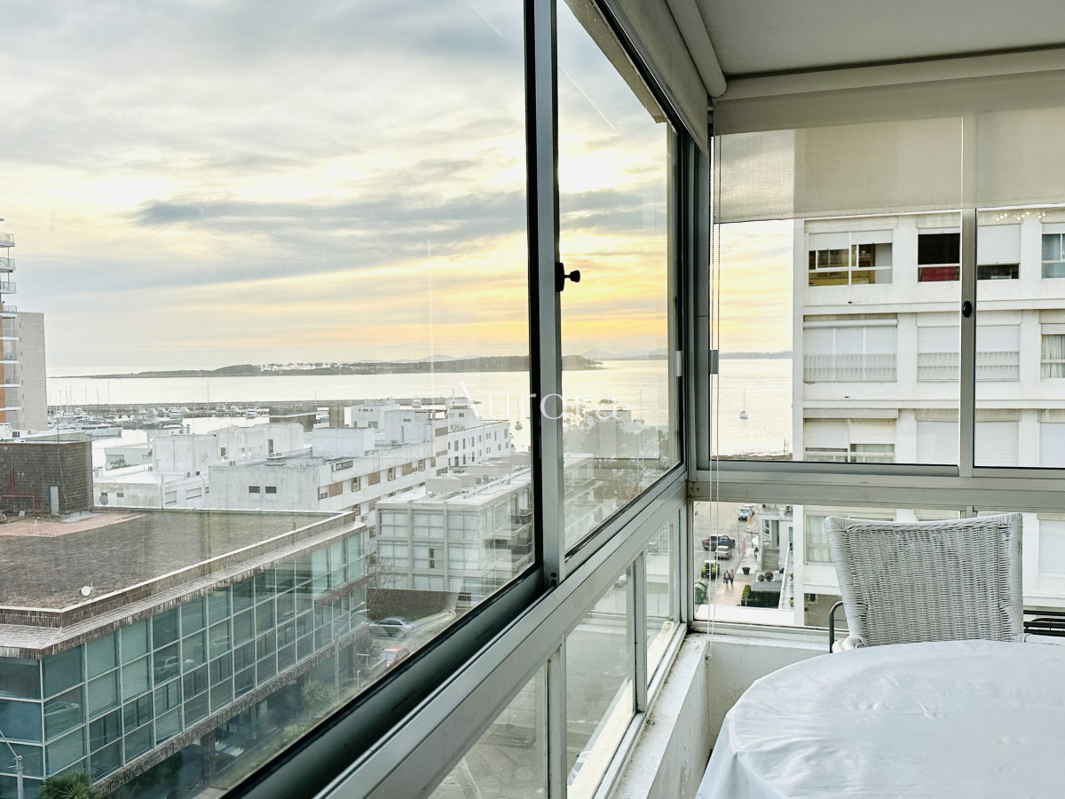 Apartamento ID.40 - Venta de apartamento en Península de Punta del este con 3 dormitorios y 2 baños reciclado 
